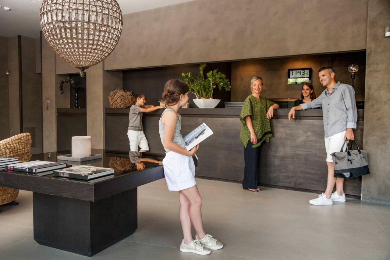 Hotel Ines Католика Екстериор снимка