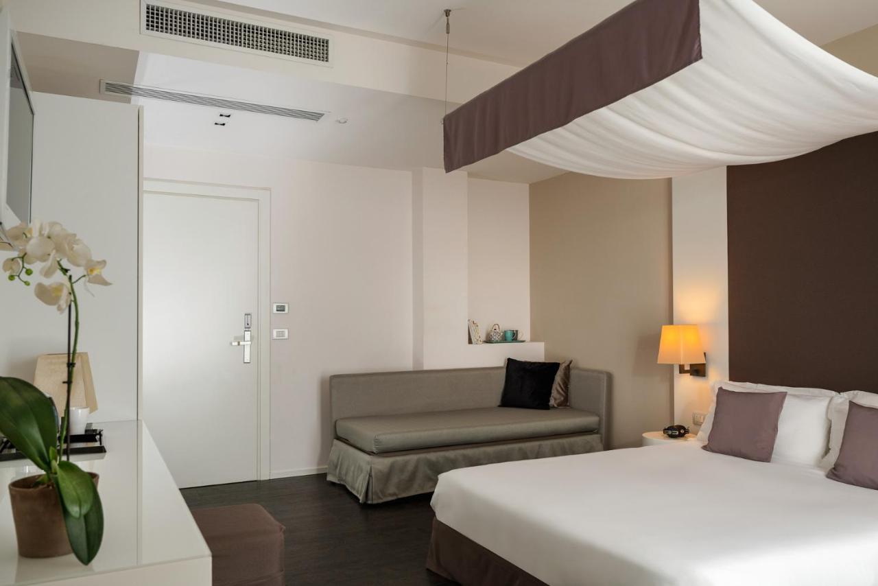 Hotel Ines Католика Екстериор снимка