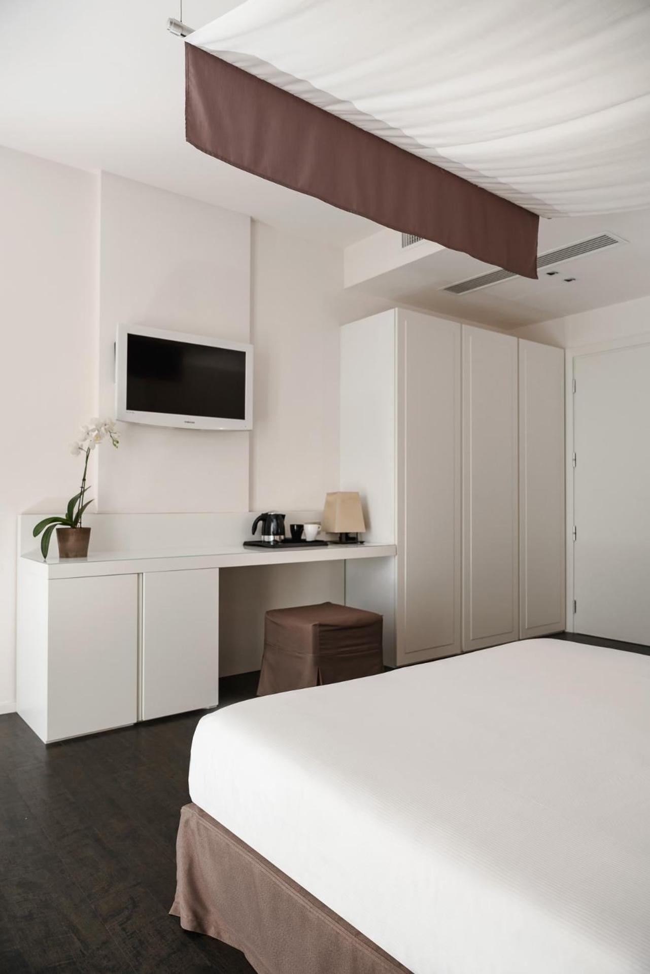 Hotel Ines Католика Екстериор снимка
