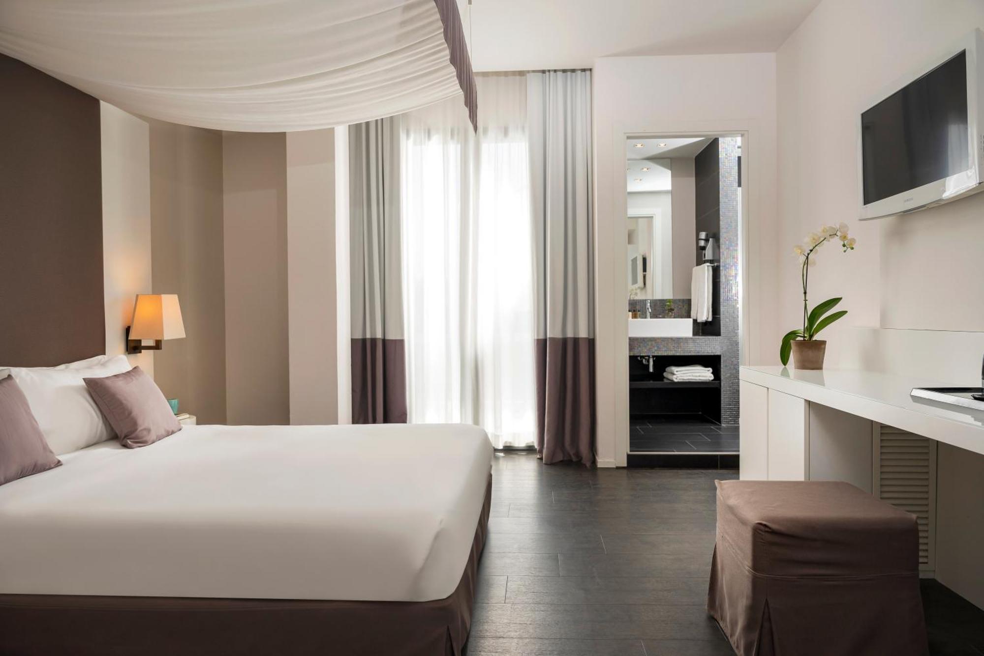 Hotel Ines Католика Екстериор снимка