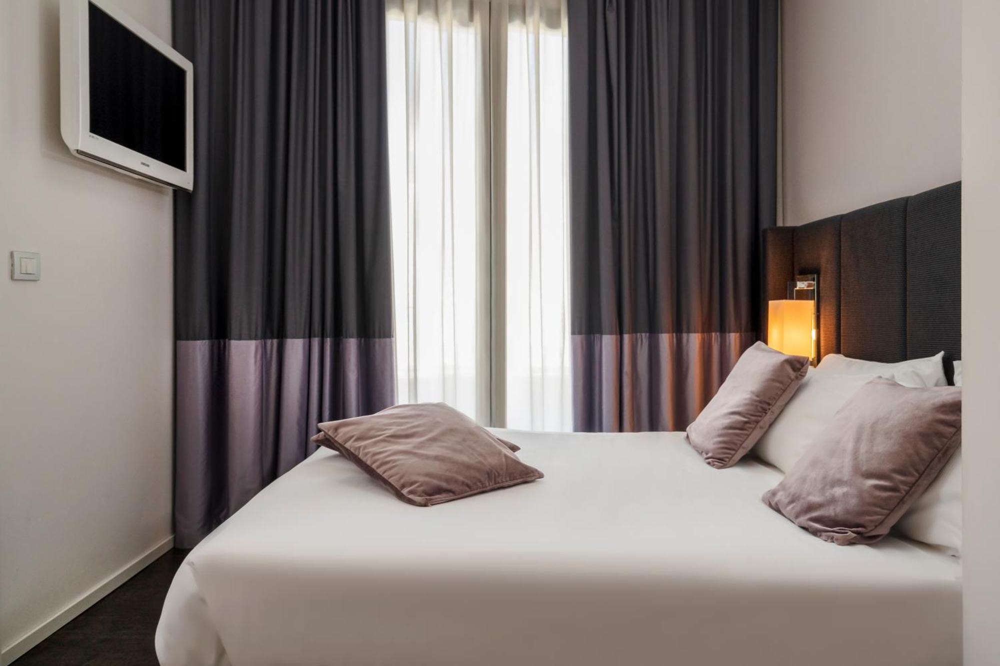Hotel Ines Католика Екстериор снимка