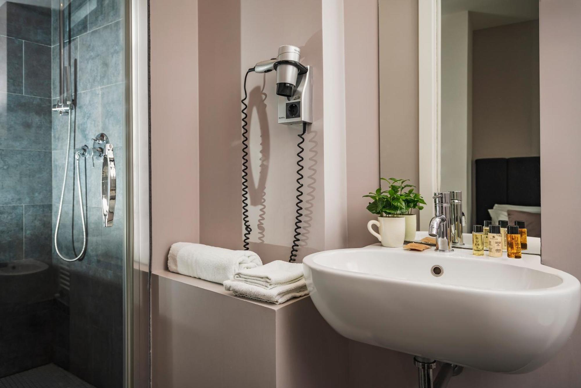 Hotel Ines Католика Екстериор снимка