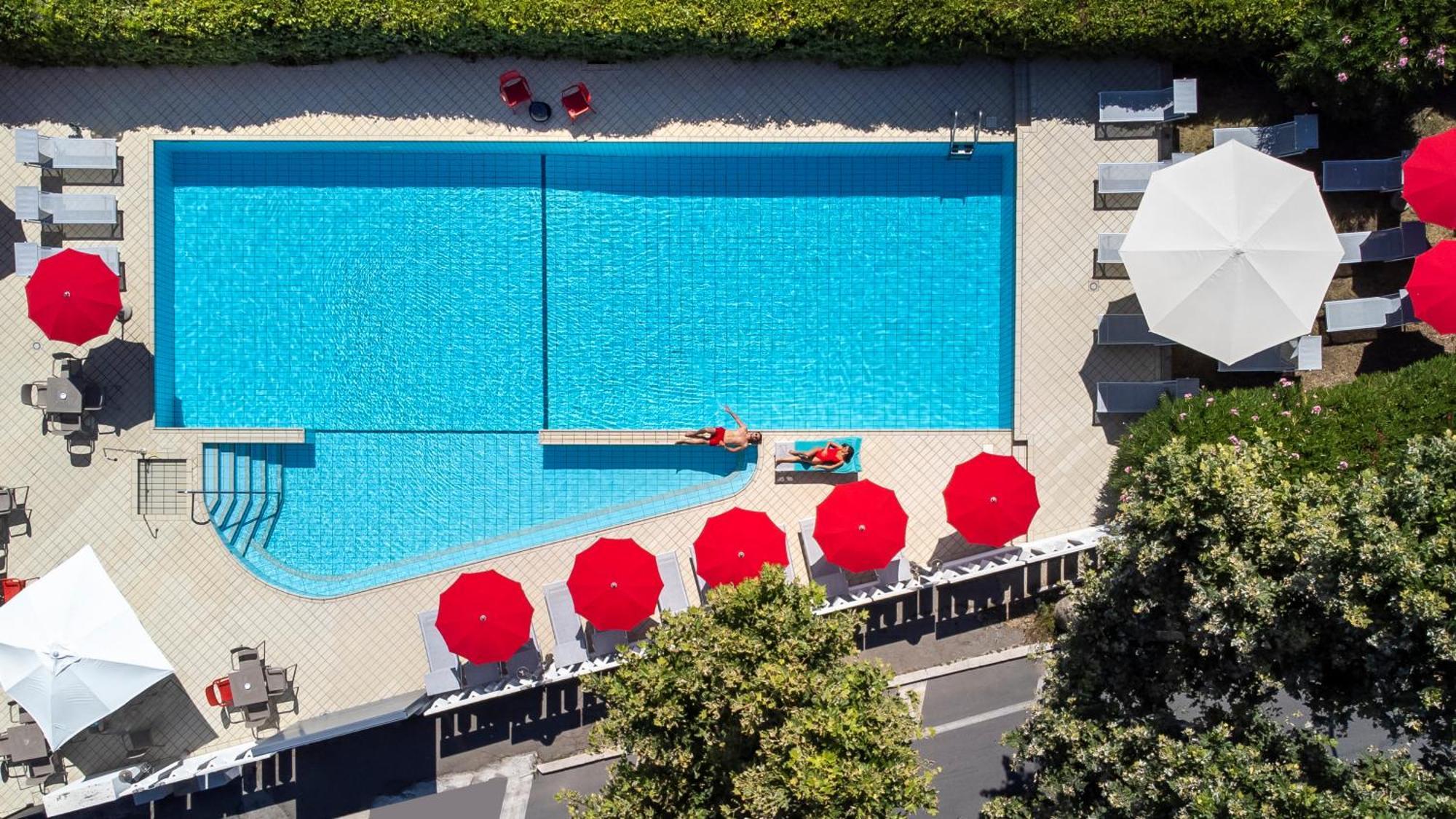 Hotel Ines Католика Екстериор снимка