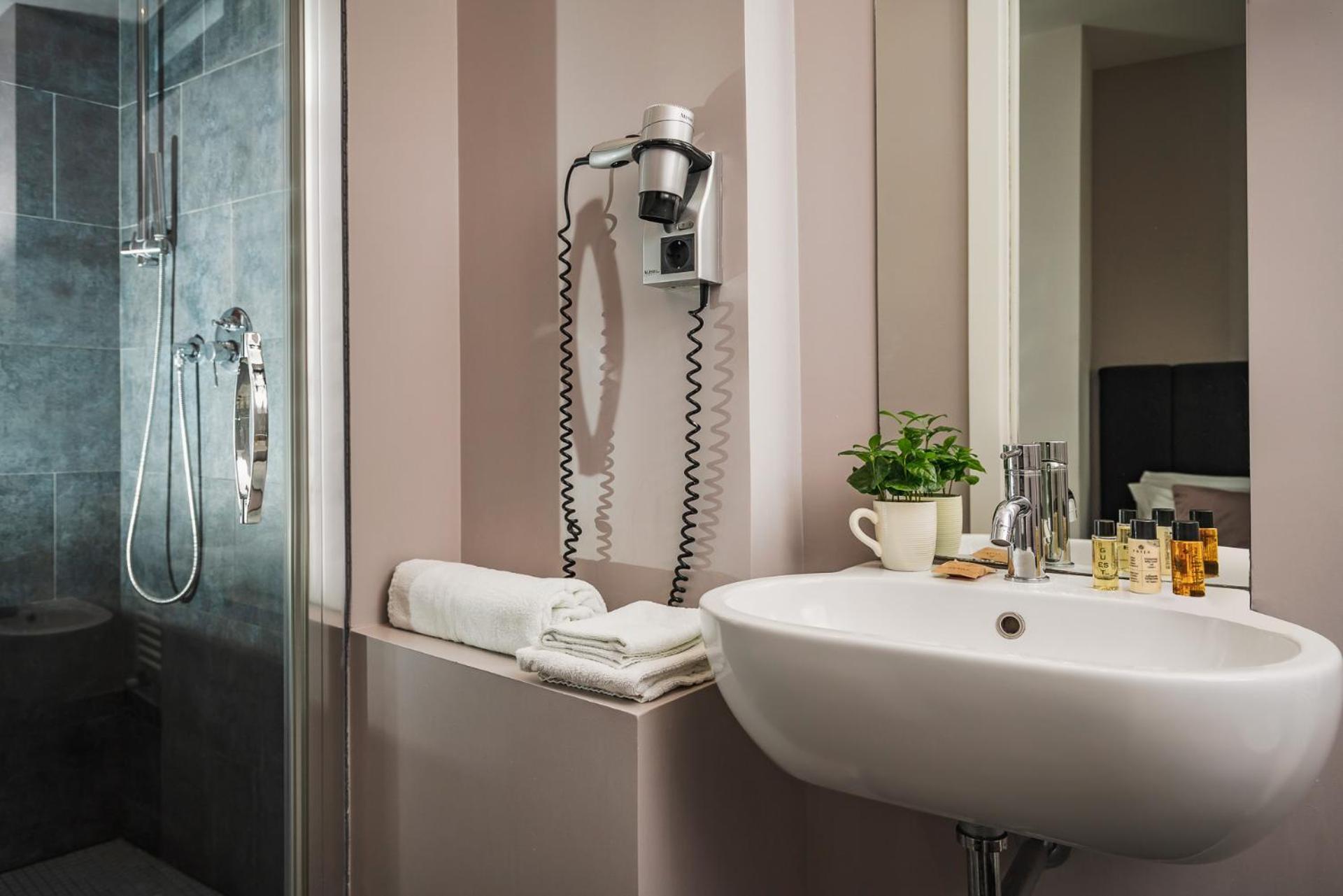 Hotel Ines Католика Екстериор снимка
