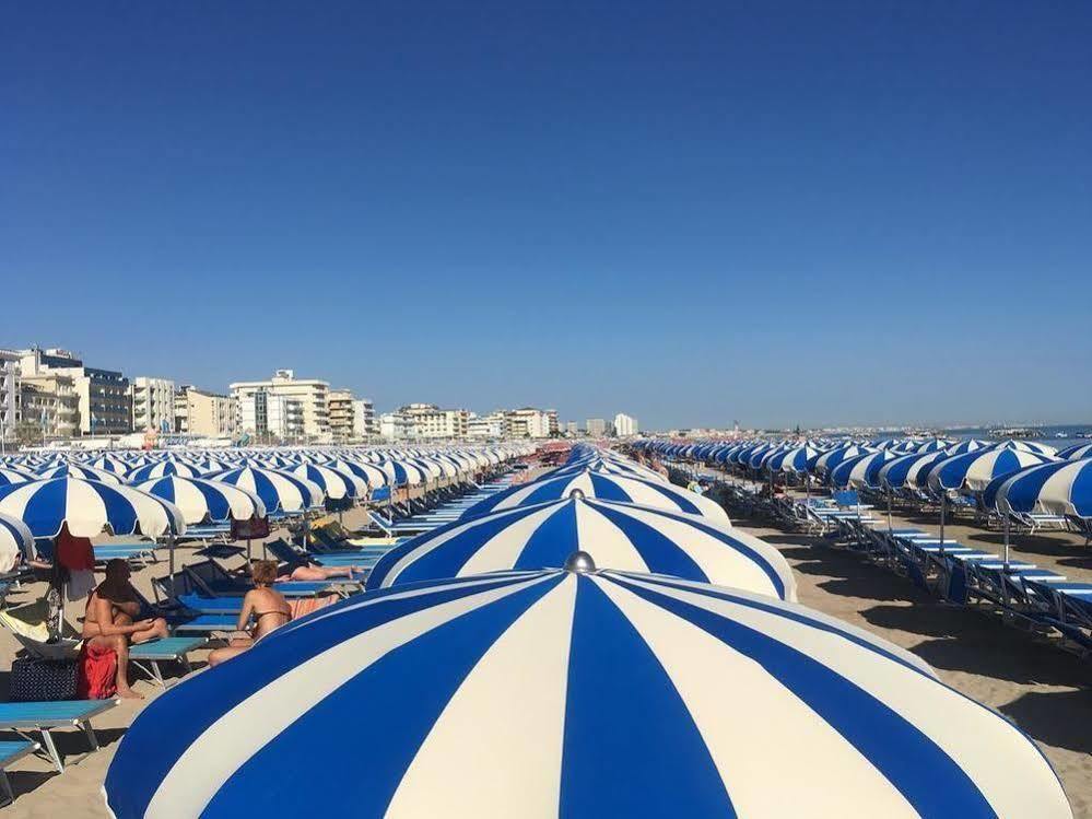 Hotel Ines Католика Екстериор снимка